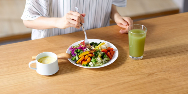 Dieta antiinflamatoare: Ghid complet, alimente permise și suplimente recomandate